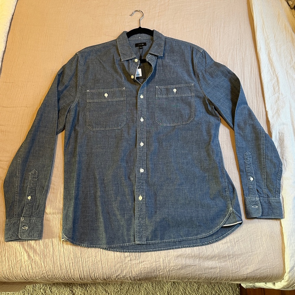 Joe’s NWT Men’s denim button down shirt size large never worn